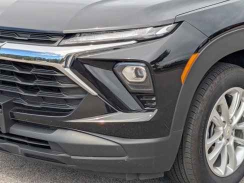 Used 2024 Chevrolet TrailBlazer LS w/ LS Convenience Package image 2