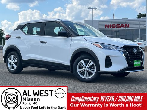 New 2025 Nissan Kicks Play S image 1