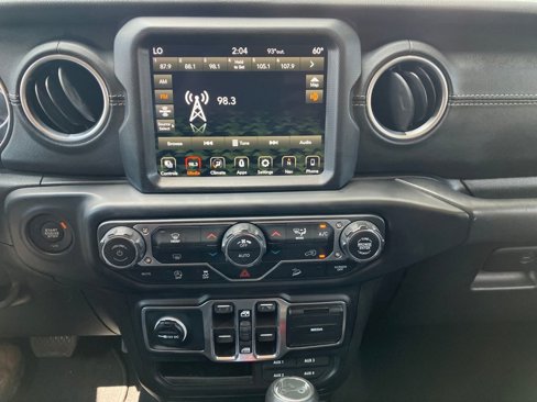 Used 2018 Jeep Wrangler Unlimited Sahara image 6