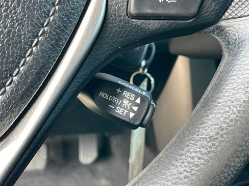Used 2018 Toyota RAV4 LE image 16