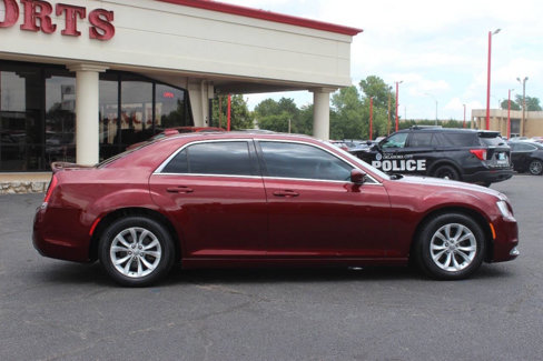 Used 2016 Chrysler 300 Limited image 4