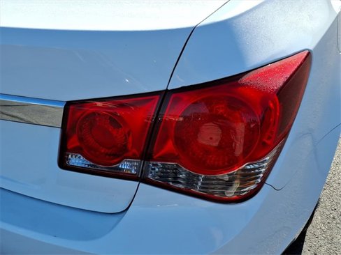 Used 2014 Chevrolet Cruze LS image 11
