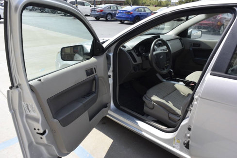 Used 2009 Ford Focus SE image 11