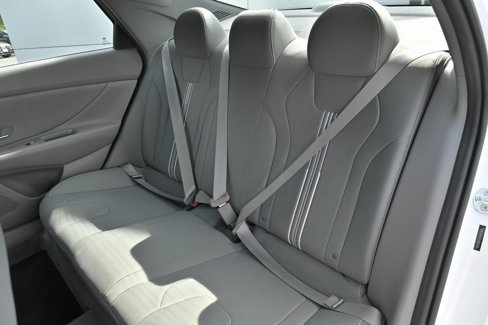 Used 2022 Hyundai Elantra SEL image 15