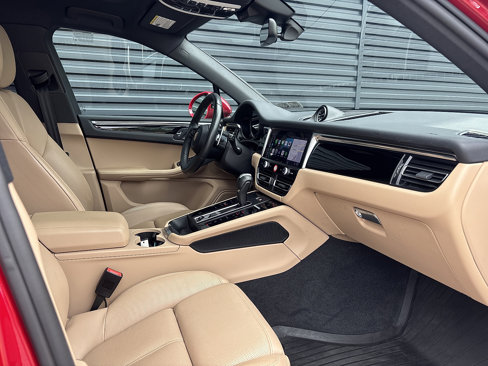Used 2024 Porsche Macan image 13