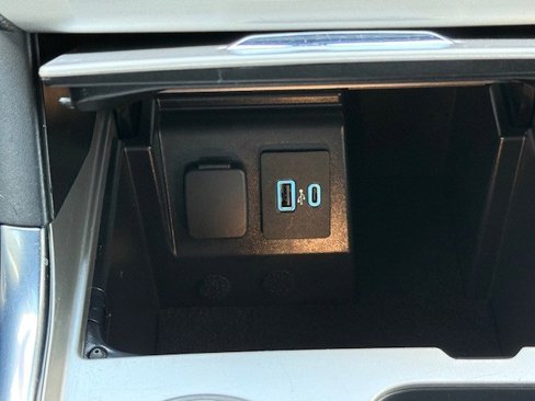 Used 2022 Ford Explorer XLT w/ Equipment Group 202A image 24