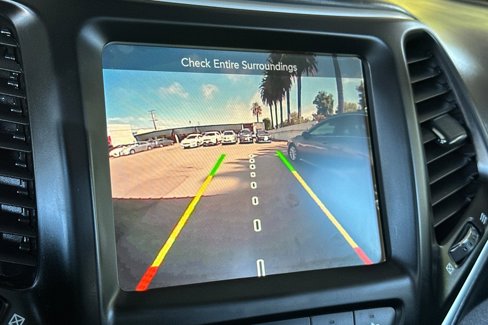 Used 2017 Jeep Cherokee Overland w/ Technology Group image 21