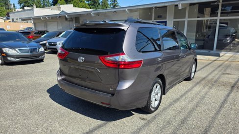 Used 2020 Toyota Sienna LE image 5