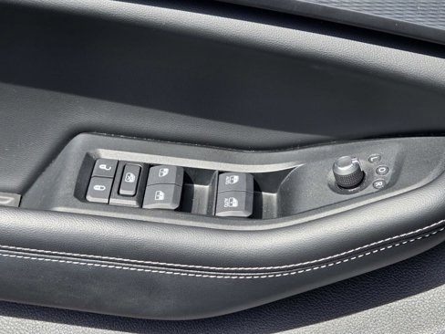 Used 2024 Jeep Grand Cherokee Altitude image 36