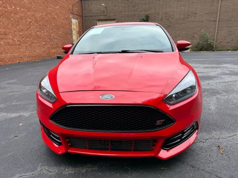 Used 2017 Ford Focus ST image 2