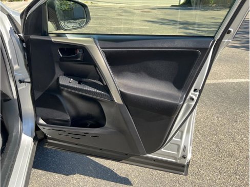 Used 2013 Toyota RAV4 XLE image 21