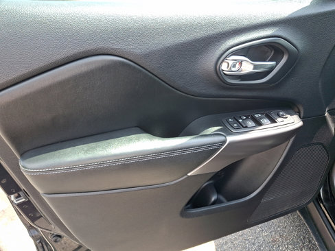 Certified 2019 Jeep Cherokee Latitude Plus image 12