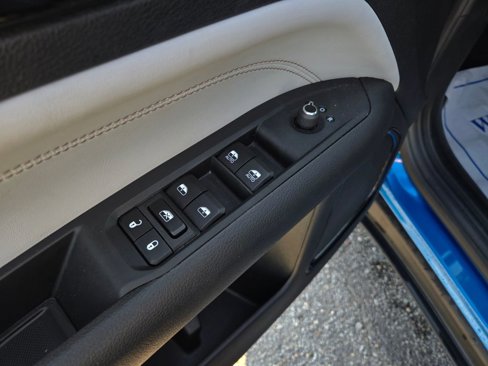 Used 2024 Jeep Compass Limited image 12