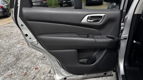 Used 2018 Nissan Pathfinder S image 22