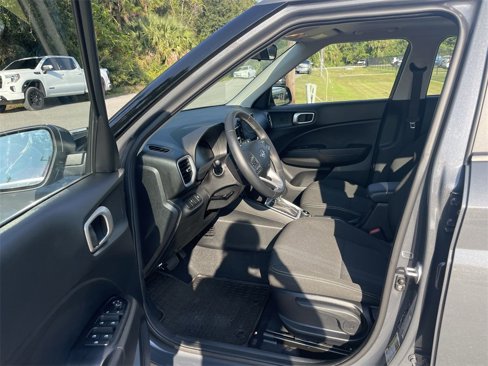 Used 2023 Hyundai Venue SEL image 11