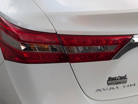 Used 2017 Toyota Avalon Limited image 11