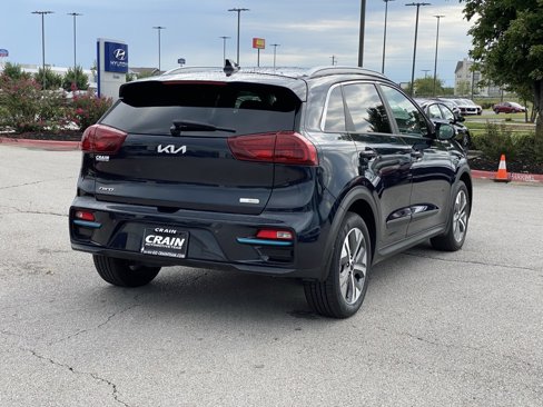 Used 2022 Kia Niro EX Premium w/ Cold Weather Package image 7