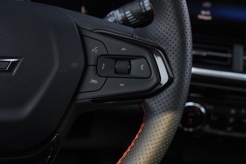 New 2024 Chevrolet Trax RS w/ Sunroof Package image 16