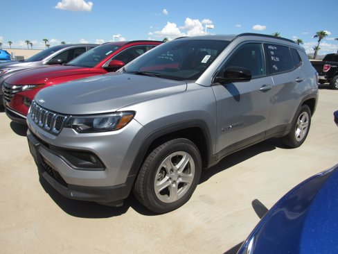 Used 2024 Jeep Compass Latitude w/ Altitude Special Edition image 1
