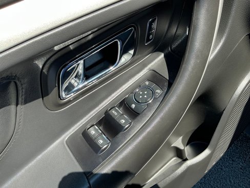 Used 2018 Ford Taurus SEL w/ Equipment Group 201A image 11