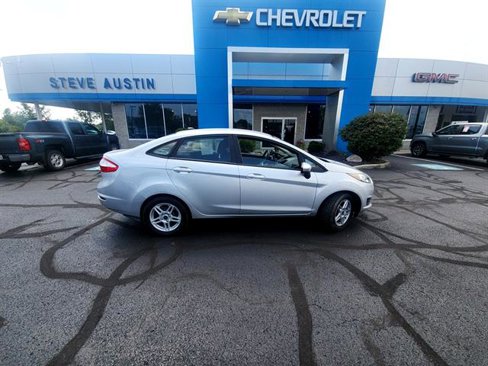 Used 2017 Ford Fiesta SE image 3