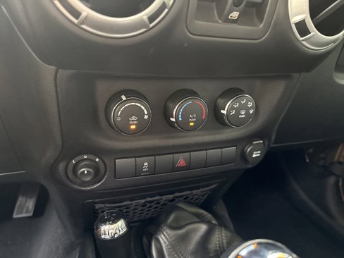 Used 2015 Jeep Wrangler Unlimited Sport image 33
