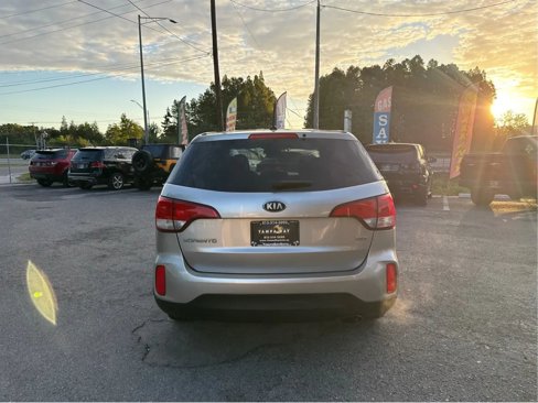 Used 2014 Kia Sorento LX image 6