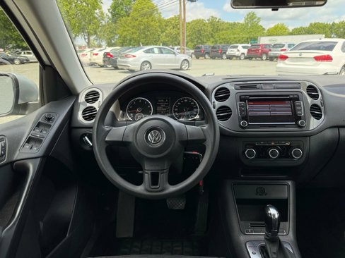 Used 2012 Volkswagen Tiguan S image 9