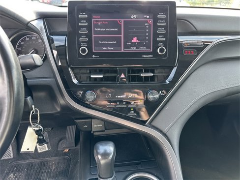 Used 2023 Toyota Camry SE image 19
