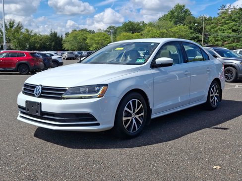 Used 2017 Volkswagen Jetta SE image 3
