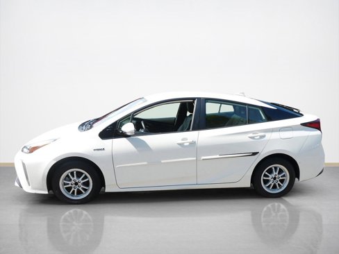 Used 2019 Toyota Prius XLE image 6