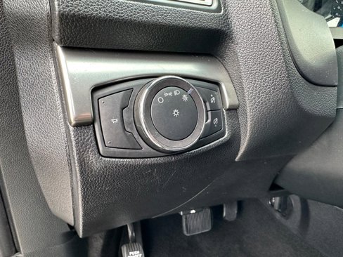Used 2019 Ford Explorer XLT image 36
