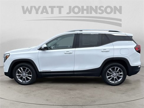 Used 2022 GMC Terrain SLT image 2