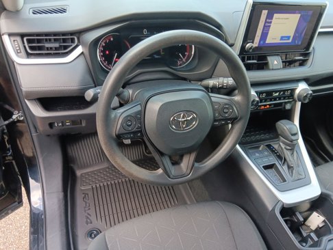 Used 2023 Toyota RAV4 XLE image 4