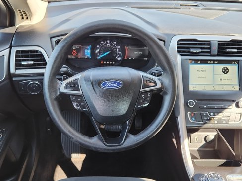 Used 2018 Ford Fusion SE w/ Fusion SE Technology Package image 28