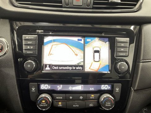 Used 2018 Nissan Rogue SV w/ Premium Package image 9