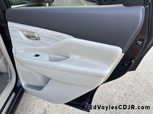 Used 2015 Nissan Murano S image 22