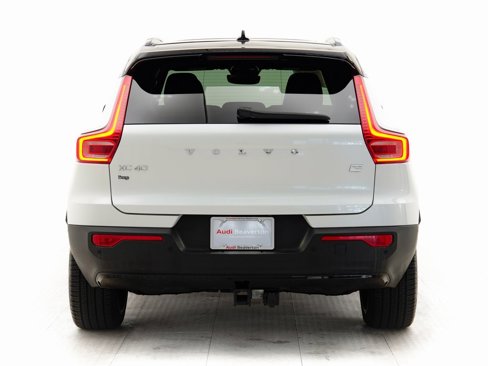 Used 2022 Volvo XC40 P8 Recharge Plus image 32