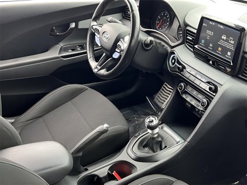 Used 2020 Hyundai Veloster N image 3