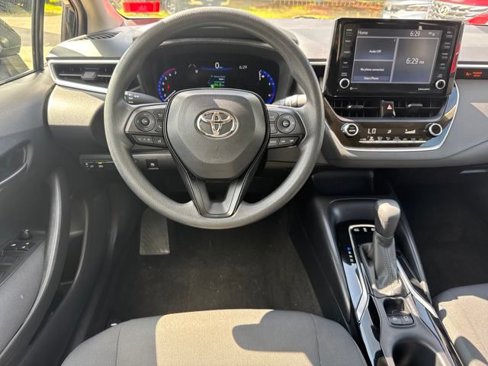 Used 2022 Toyota Corolla LE image 18