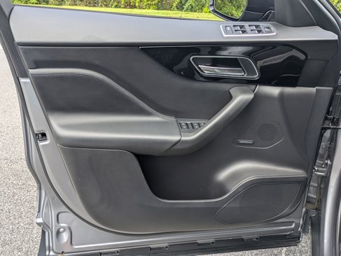 Used 2020 Jaguar F-PACE Premium image 21