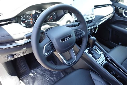 New 2025 Jeep Compass Latitude w/ Altitude Special Edition image 11