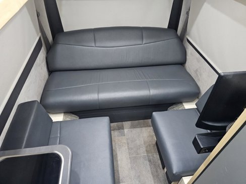 Used 2019 Mercedes-Benz Sprinter 2500 image 26