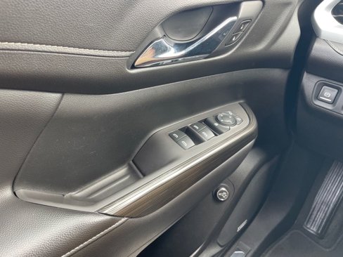 Used 2020 GMC Acadia SLT w/ Driver Alert Package II image 19