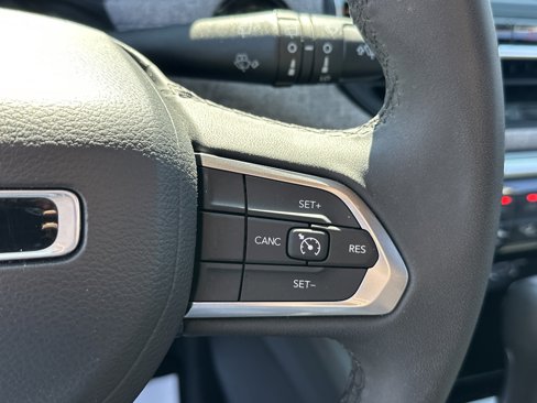 Used 2024 Jeep Compass Latitude image 18