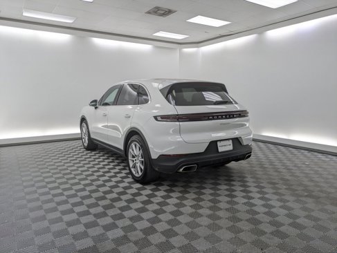 Used 2025 Porsche Cayenne image 3