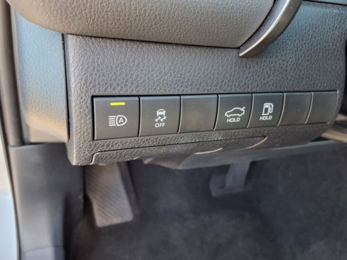 Certified 2021 Toyota Camry SE image 10