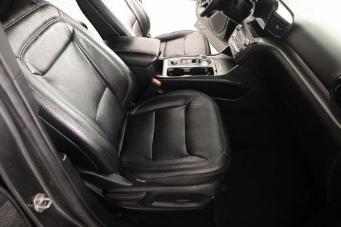 Used 2020 Ford Explorer XLT image 13