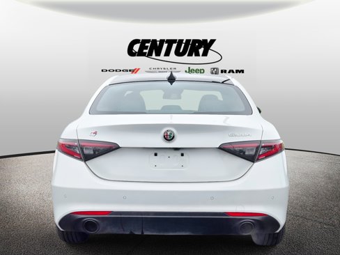 Used 2024 Alfa Romeo Giulia Ti image 5