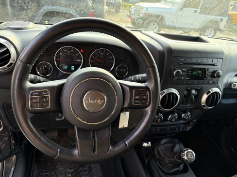 Used 2017 Jeep Wrangler Unlimited Sahara w/ Dual Top Group image 15
